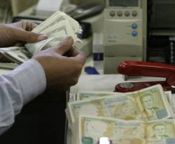 سعر الدولار ينفلت الى 119 ليرة في السوق السورية