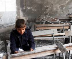 مستلزمات المدارس تكسر ظهر السوريين قبل الضربات ..وتفاقم معاناة اللاجئين