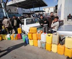 فشل حل أزمة الوقود في سوريا يغلق مئات المصانع ويسمح للشركات بالاستيراد