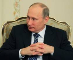 أمريكي يتهم رئيس روسيا بسرقة خاتمه.. وموسكو ترد: بوتين تلقاه كهدية