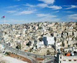 الأردن يُقيّد التعاملات المالية للسوريين