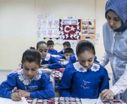 ما حقيقة التطمينات بإعادة المعلمين السوريين بتركيا للعمل؟