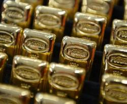 عالمياً: الذهب ينخفض مع انحسار المخاوف بشأن حرب تجارية