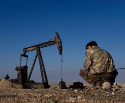 موسكو تزحف بثبات للسيطرة على قطاع النفط السوري