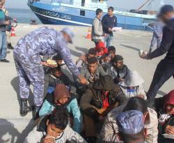 الجيش المصري يضبط زورقين على متنهما 440 مهاجرًا غير شرعي