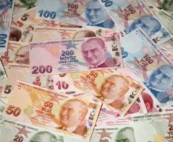 تراجع الليرة التركية لمستوى قياسي وسط توقعات بخفض الفائدة