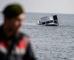 اليونان: البحث عن مهاجرين مفقودين بعد غرق زورق