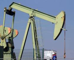 النفط يصعد بدعم تخفيضات أوبك وعقوبات فنزويلا وإيران