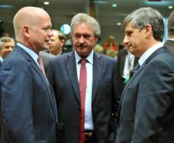 الاتحاد الأوروبي يفرض عقوبات على 12 وزيراً سورياً