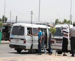 حيل جديدة بدأ يستخدمها أصحاب السرافيس للإفلات من قبضة الـ 