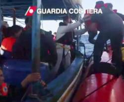 إنقاذ 115لاجئا سورياً من الغرق قبالة الشواطىء الإيطالية