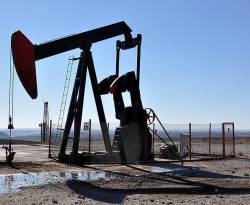 النفط يرتفع مدفوعاً بتصاعد التوترات الجيوسياسية في المنطقة
