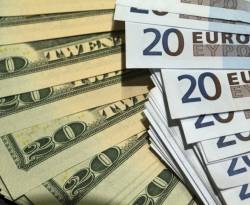 الليرة تتراجع مقابل الدولار واليورو