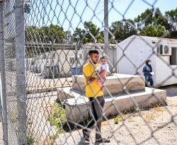 اليونان تفتتح مخيم مهاجرين جديداً بجزيرة ساموس لتقليل الكثافة