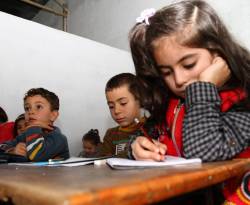 استياء عارم على خلفية فصل العشرات من المعلمين السوريين في 