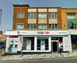 HSBC يغلق حسابات سوريين في بريطانيا