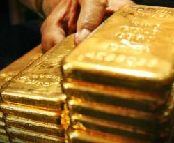 عالمياً: الذهب يقلص مكاسبه مع استقرار الدولار وينهي الأسبوع على خسارة