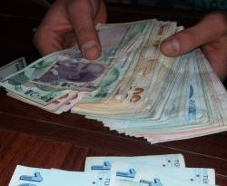 التركية تخالف بقية العملات وتتراجع في سوريا
