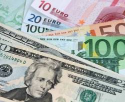 اليورو يهبط لأدنى مستوى في 3 أشهر أمام الدولار وفي 17 شهرا أمام الاسترليني