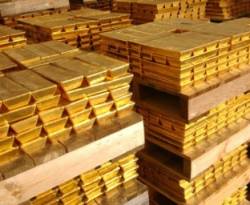 الذهب يرتفع عالمياً إلى 1388 دولاراً للأونصة مع هبوط الدولار