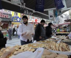 أسواق الفاتح في إسطنبول.. بركة رمضان قبل الإفطار