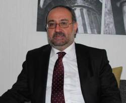 رئيس حكومة المعارضة السورية.. طبيب أسنان يبحث عن أنياب