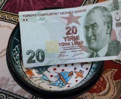 الليرة التركية تهبط إلى مستوى قياسي مقابل الدولار