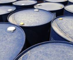 النفط ينزل عن 83 دولاراً بفعل توقعات باستمرار بعض صادرات إيران