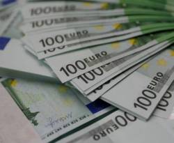 عالمياً: اليورو ينخفض بفعل المخاطر السياسية في إيطاليا وعوائد السندات